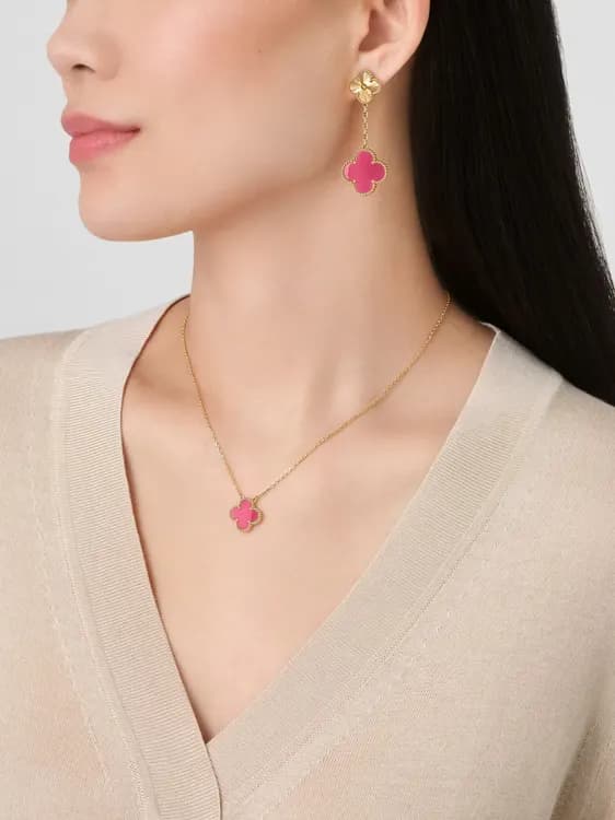 Van Cleef & Arpels Alhambra Pink Enamel 2026 ชมพูละมุนที่ทำให้ตกหลุมรัก — ภาพประกอบ 6