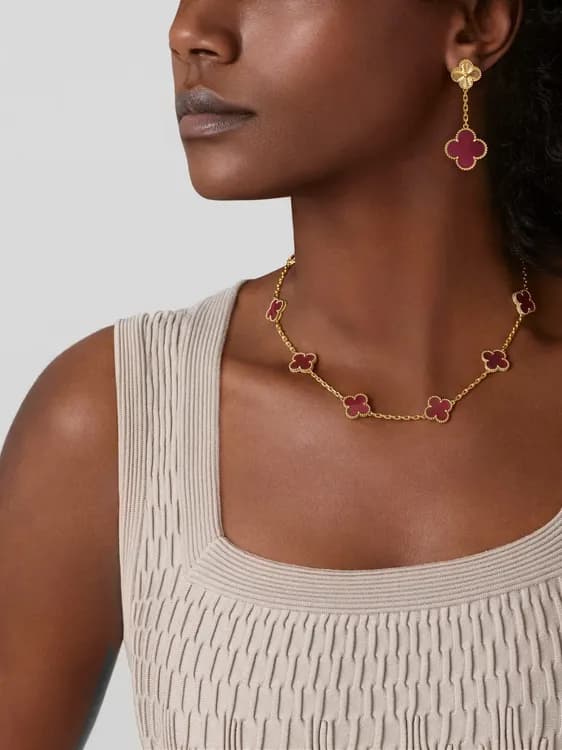 Van Cleef & Arpels Alhambra Pink Enamel 2026 ชมพูละมุนที่ทำให้ตกหลุมรัก — ภาพประกอบ 5