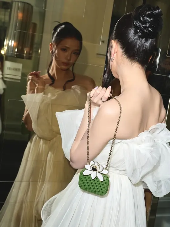 Jisoo seen from behind with a green Dior floral bag on a chain