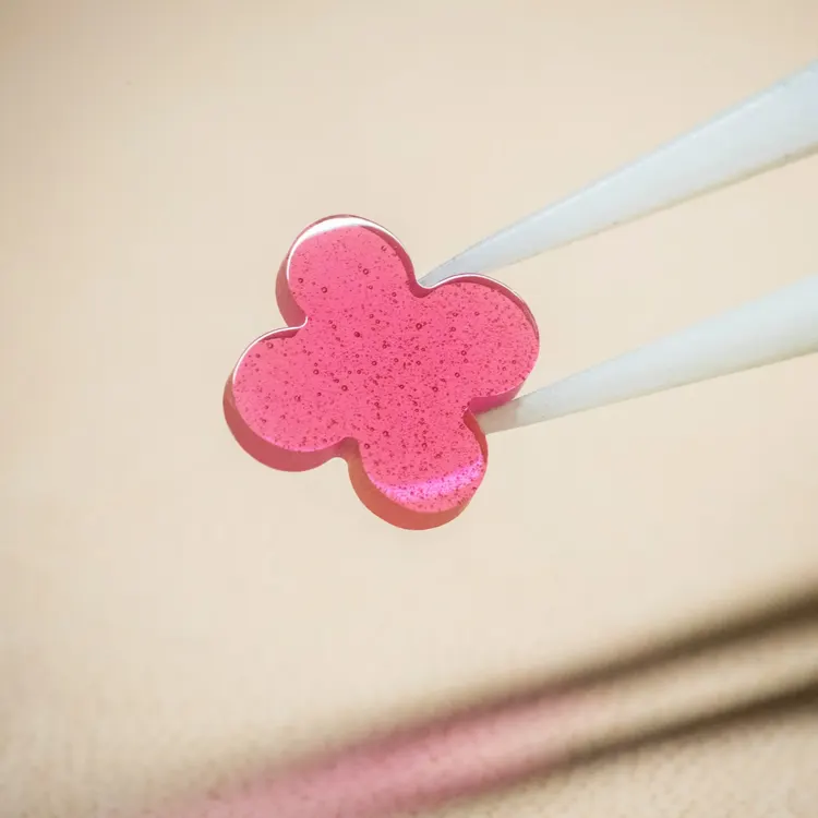 Van Cleef & Arpels Alhambra Pink Enamel 2026 ชมพูละมุนที่ทำให้ตกหลุมรัก — ภาพประกอบ 2