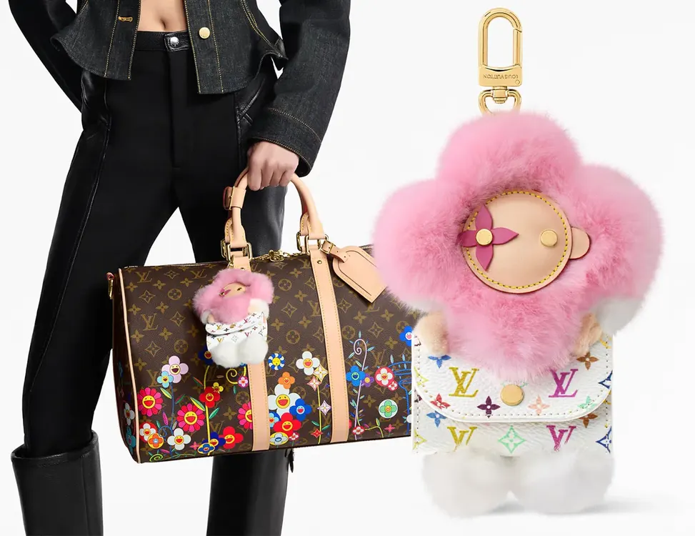 พาส่อง 3 ชาร์มห้อยกระเป๋า Louis Vuitton รุ่นน่ารักน่าเก็บ พร้อมรุ่นใหม่ LV x TM Vivienne Cuddle — ภาพประกอบ 1