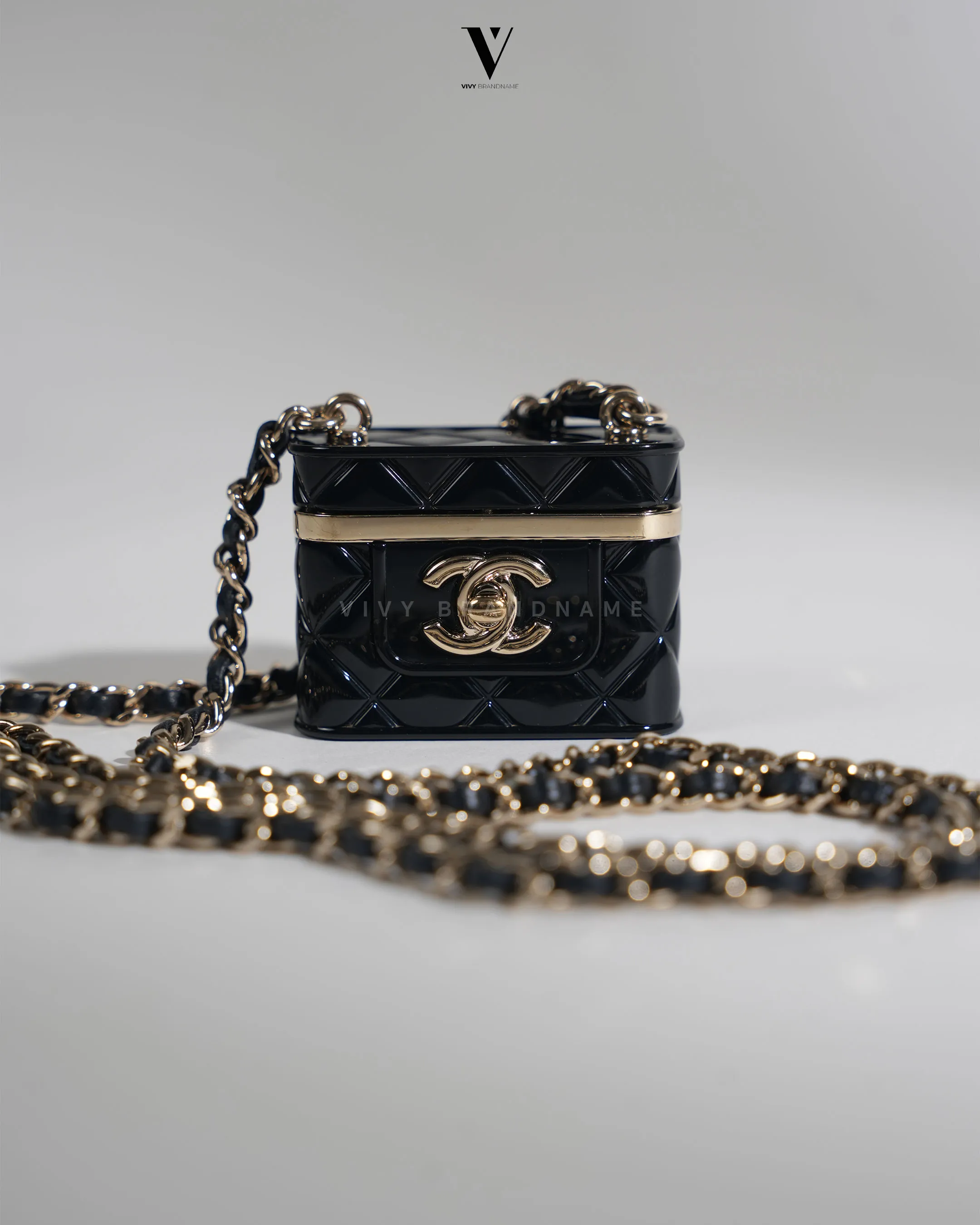 Chanel 22K necklace — 22K miniature vanity case necklace black GHW