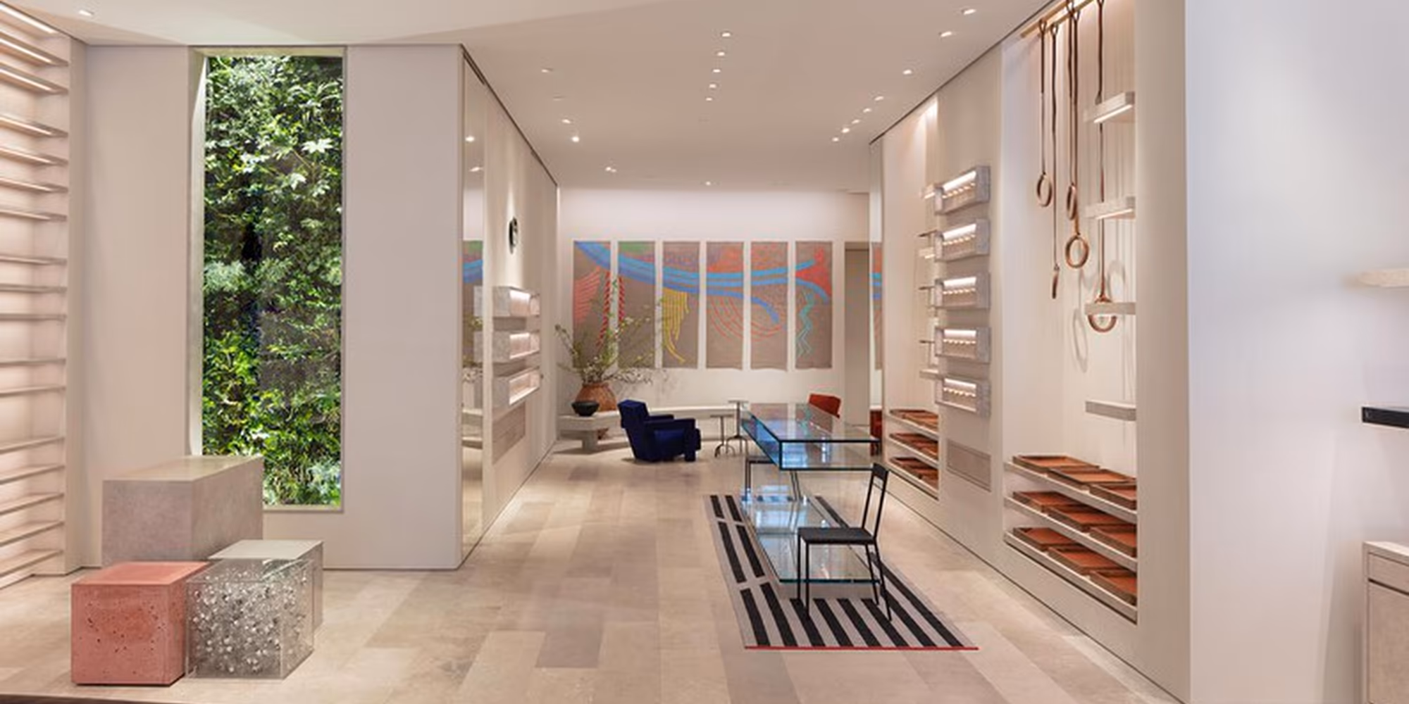 Loewe 精品店内景
